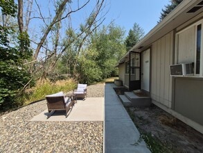 Building Photo - 1214 Hanson Ave