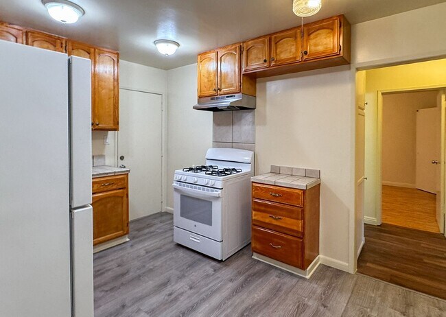 Building Photo - 4253 1/2 S Centinela Ave-
