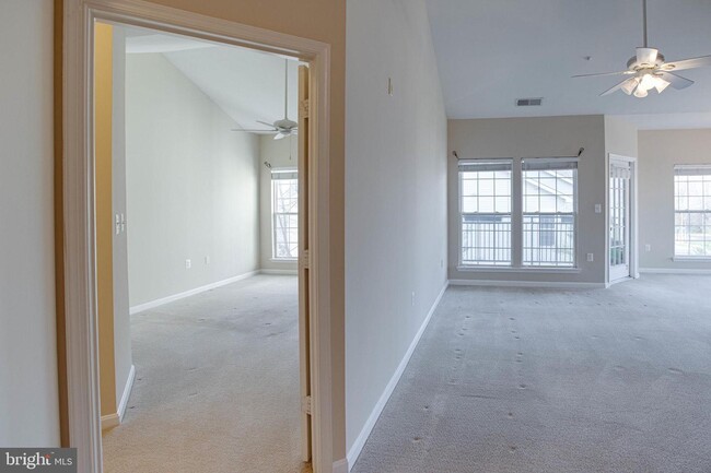 Building Photo - 4142 Fountainside Ln