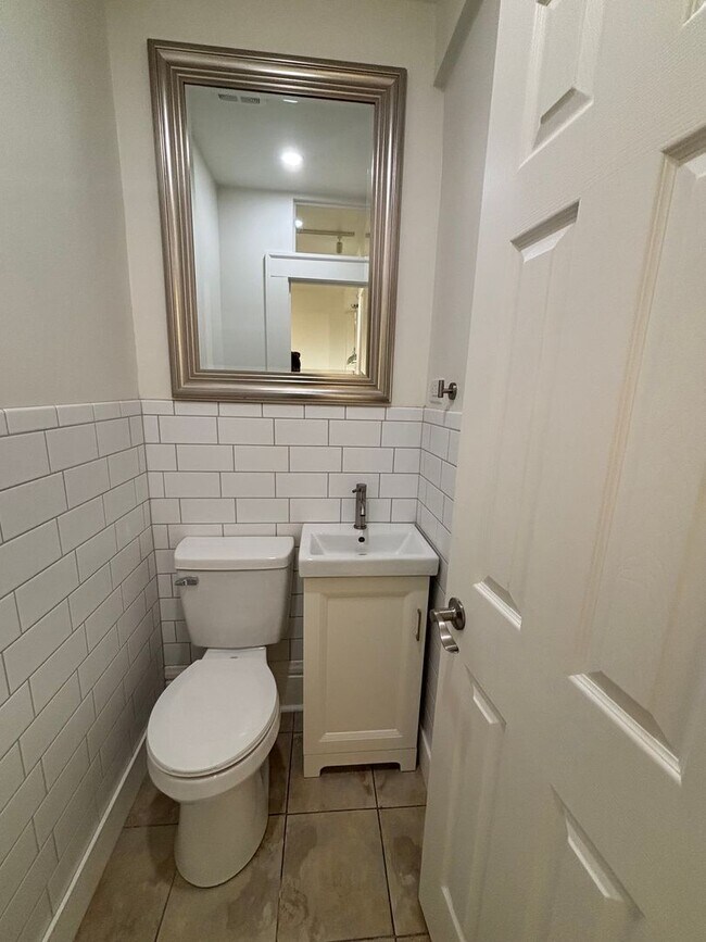 187 W Sycamore St Unit 189 E. Sycamore, Columbus, OH 43215 Room for