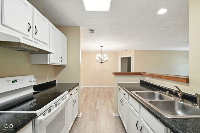 Building Photo - 12598 Tennyson Ln