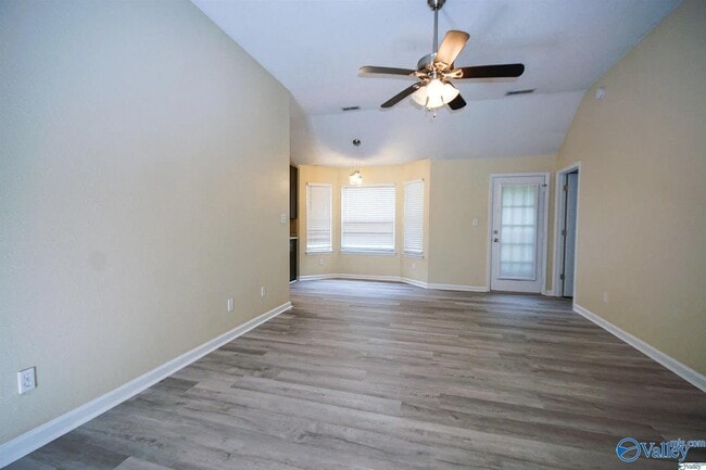 Foto del edificio - 102 Vistawood Ct