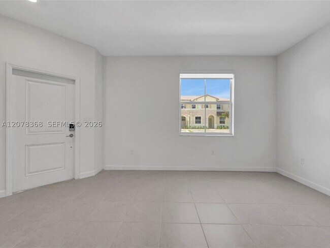 Building Photo - 2574 SE 29th St