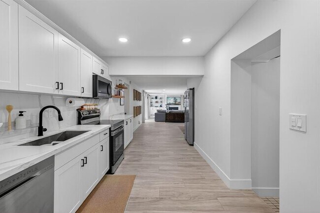 Foto del edificio - 110 NE 48th St