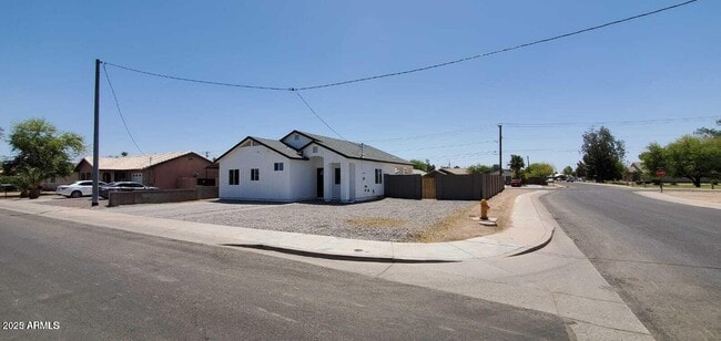 Foto del edificio - 545 W Ocotillo St