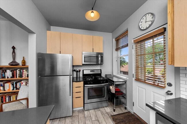 Foto del edificio - 4862 N Ashland Ave