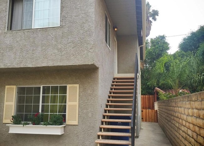 Lower Unit in Duplex Behind House - 2026 -2028 Clyde Ave