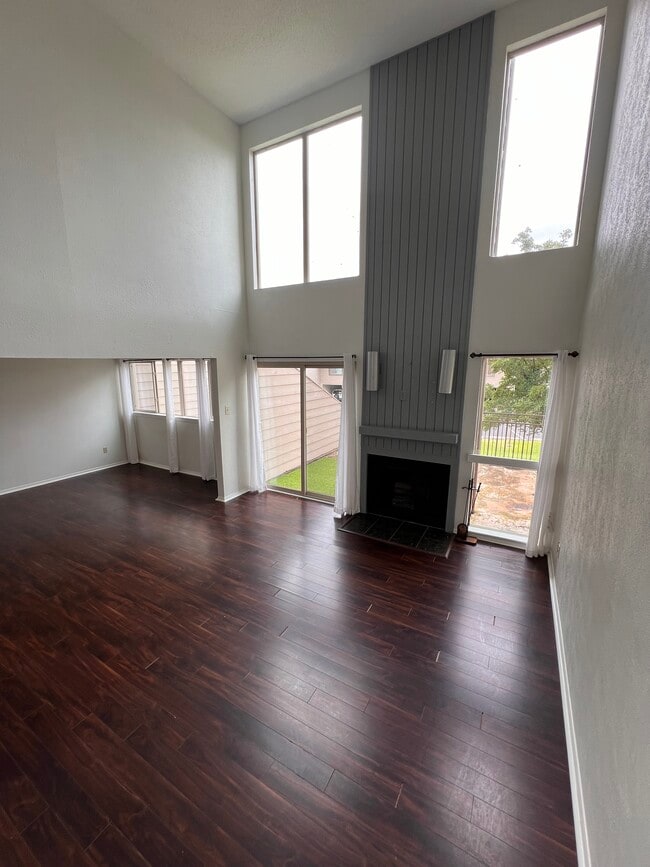 Building Photo - 306 Out Yonder