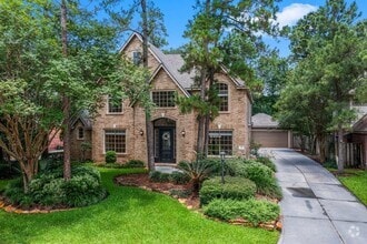 Building Photo - 6 Woodmere Pl