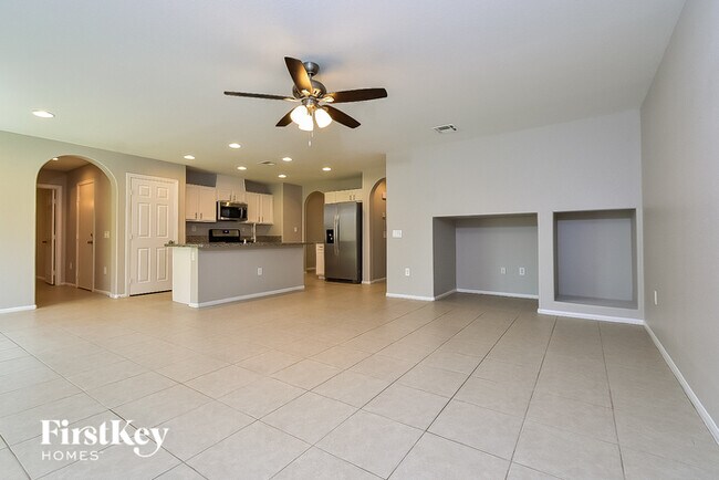 Building Photo - 712 E Caballo Hills Ave