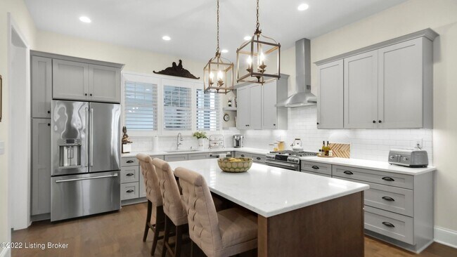 Foto del edificio - Enviable 4 bedroom and 3.5 bath home with 3 car garage available in North Commons