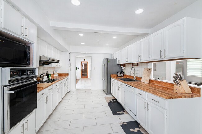Building Photo - 3123 Raven Rd