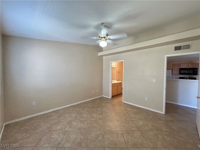 Building Photo - 950 Seven Hills Dr