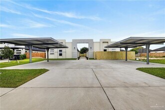 Building Photo - 16 Monaco Dr