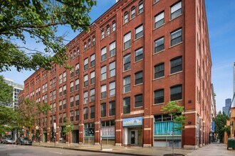 Building Photo - 225 W Huron St