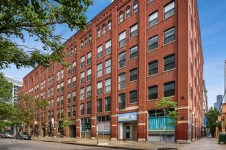 Building Photo - 225 W Huron St