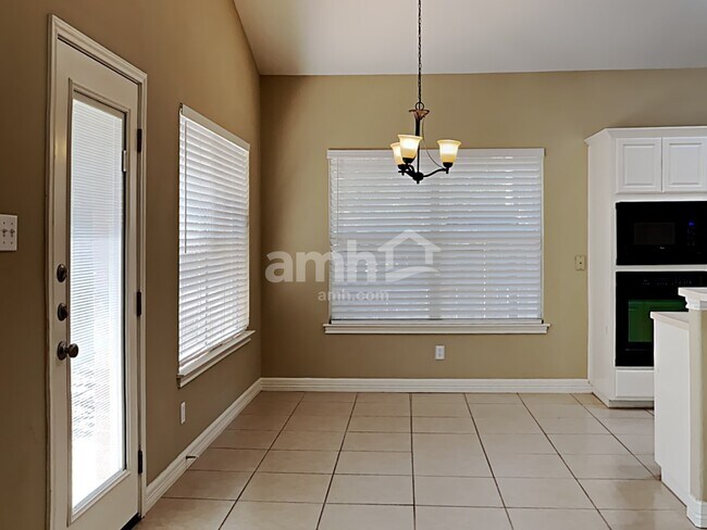 Building Photo - 14 Sweetwood