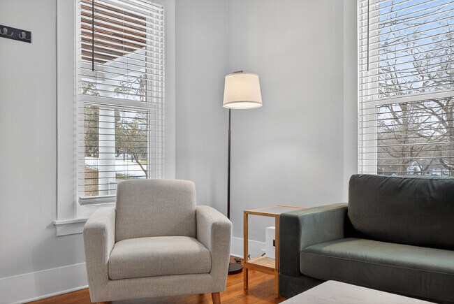 Foto del edificio - 716 Coit Ave NE