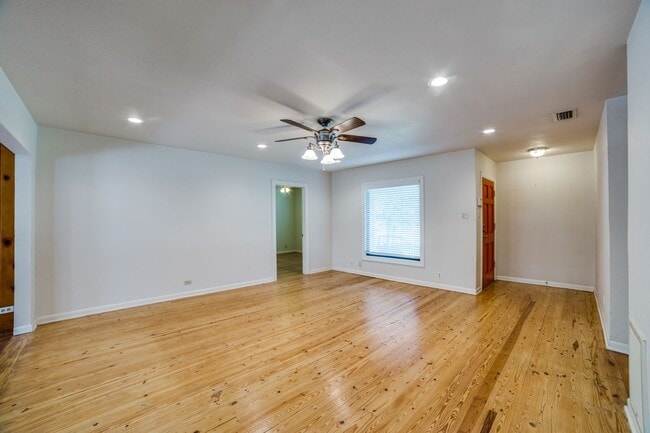 Building Photo - 244 Halcyon Pl