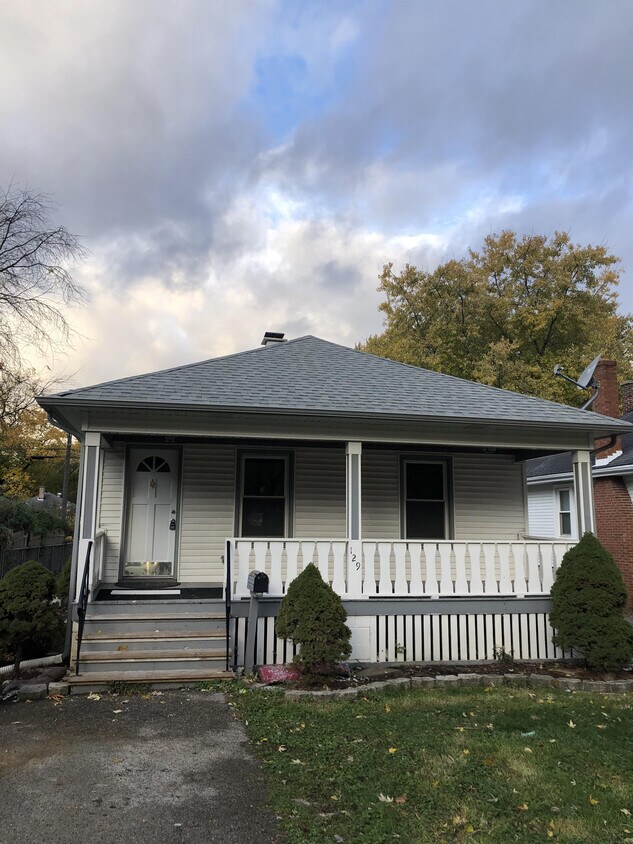 Primary Photo - 129 S Park Rd
