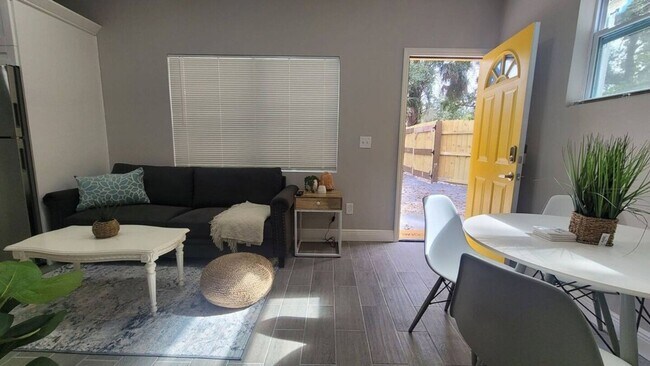 Foto del edificio - Glamorous Ybor Home • near Downtown