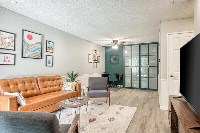 Sala de estar - 420 N Villa Ct