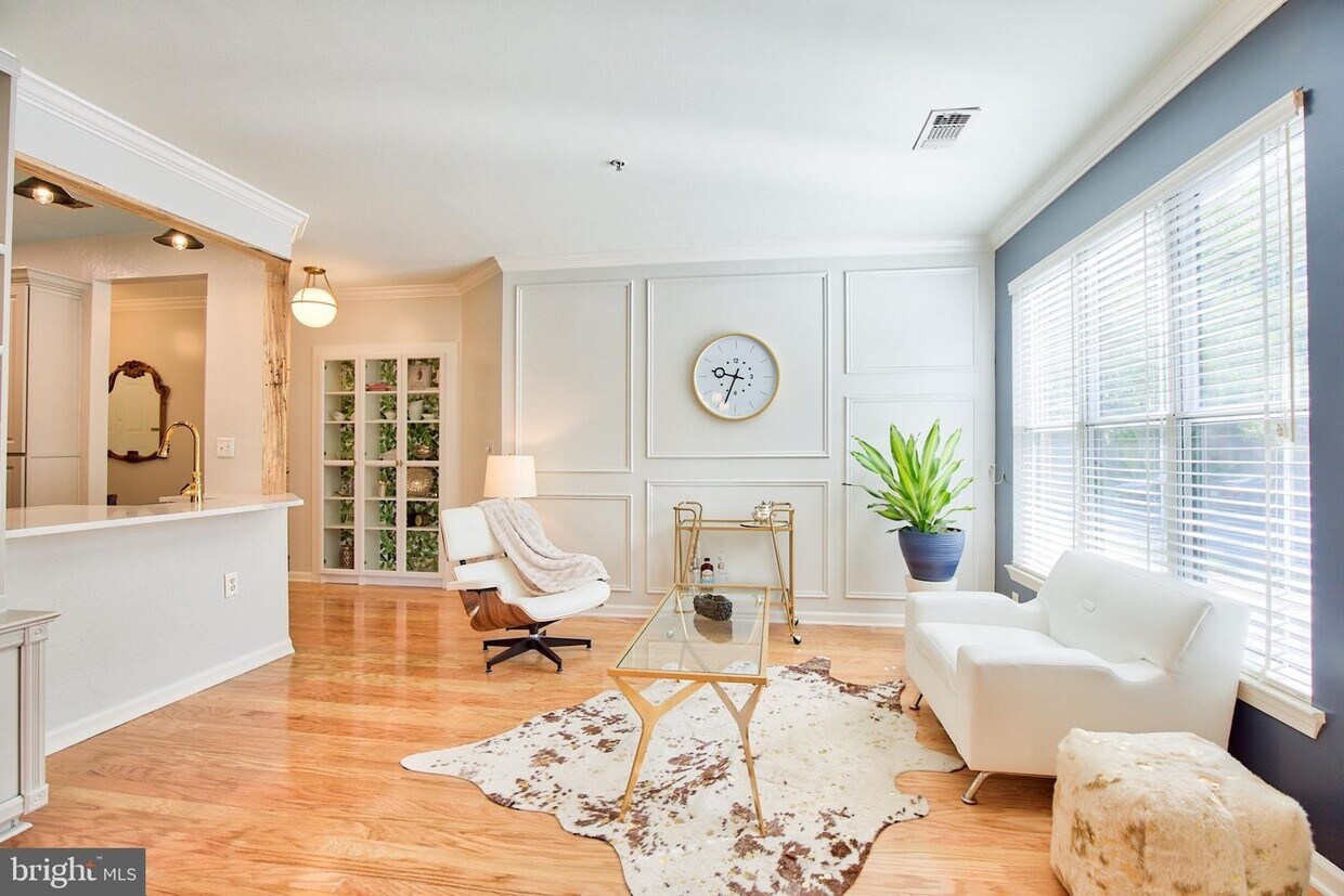 Luxe Remodel Designer touches - 12913 Alton Sq