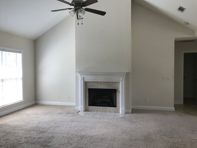 Building Photo - 819 Maple Dr