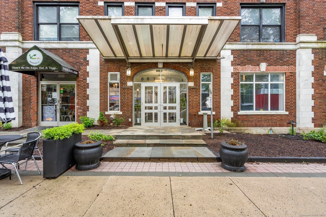 Foto principal - 881 Lafayette Blvd