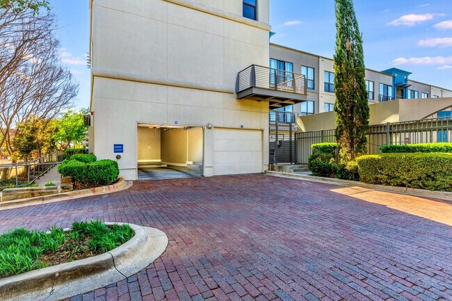 Foto del edificio - 4414 Cedar Springs Rd