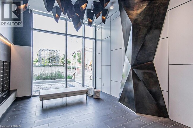 Photo du bâtiment - 85 Duke St W