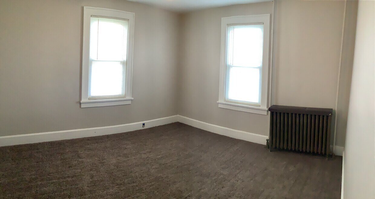 325 E High St Unit 1 First Floor, Ebensburg, PA 15931 Apartments in