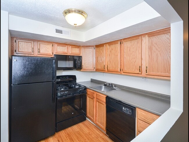 Building Photo - Belmont West Building Photo - Belmont West