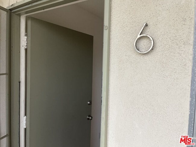 Building Photo - 1150 N Commonwealth Ave