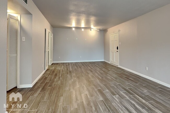 Building Photo - 2230 S Piney Point Rd