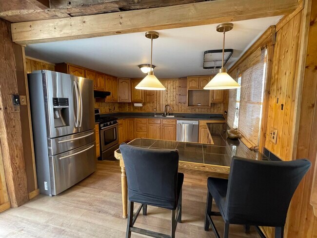 Building Photo - 173 Main St