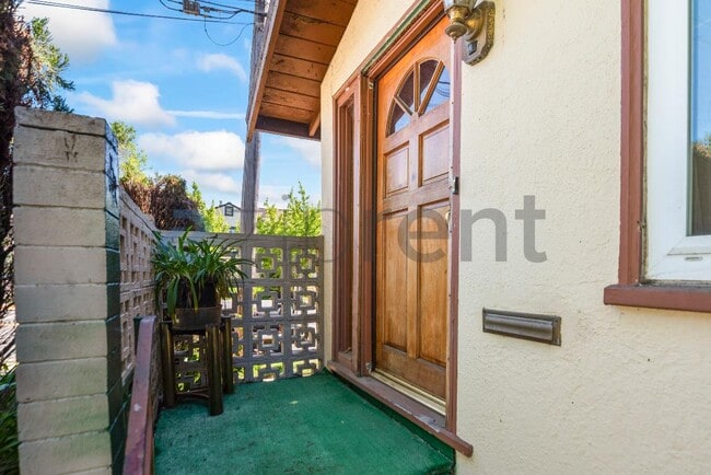 Foto del edificio - 1240 Parker St