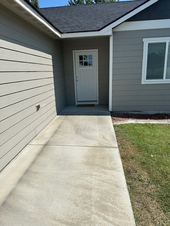 Foto del edificio - **Charming 3-Bedroom Home - Ready for You!**