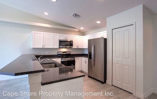 Building Photo - 1425-1429 Nelson Rd N