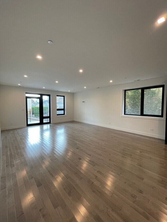 Building Photo - 719 N Elizabeth St