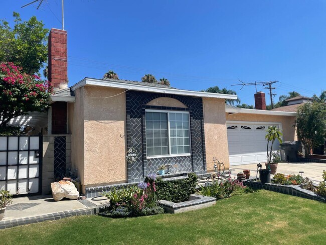 Foto del edificio - Nicely appointed 3 large bedroom 3 full ba...