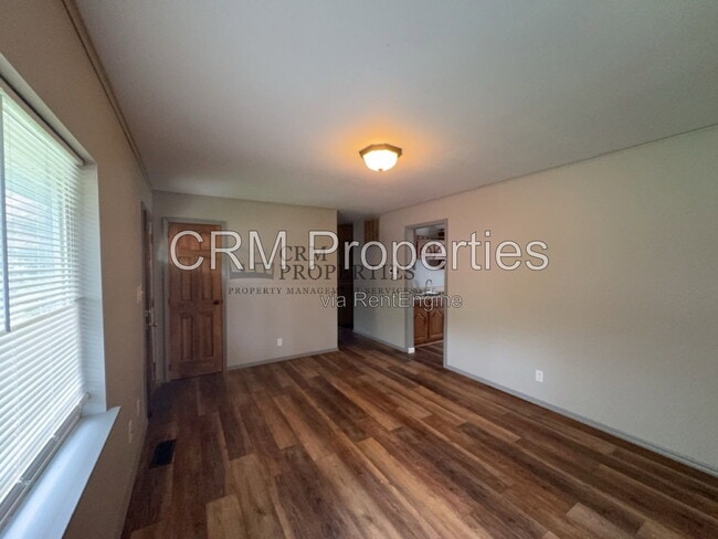 Building Photo - 212 Southlea Dr