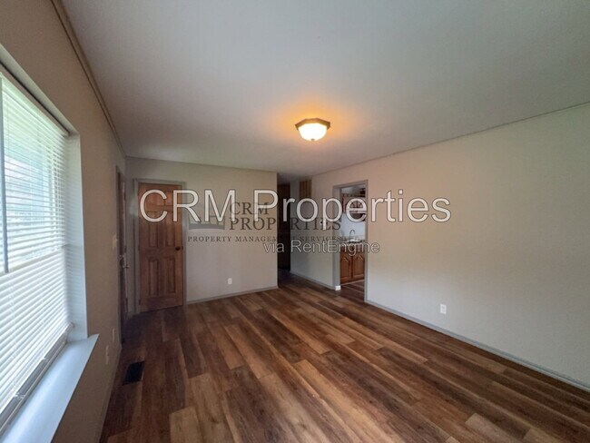 Foto del edificio - 212 Southlea Dr