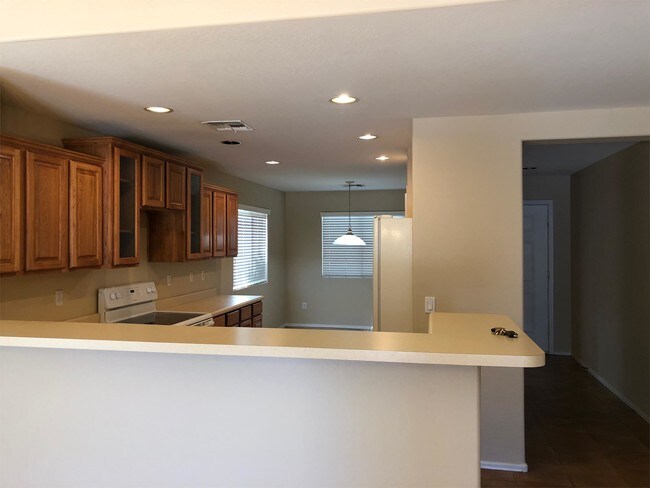 Building Photo - 33315 N Hidden Canyon Dr