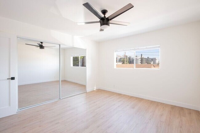 Foto del edificio - 5740 Camellia Ave