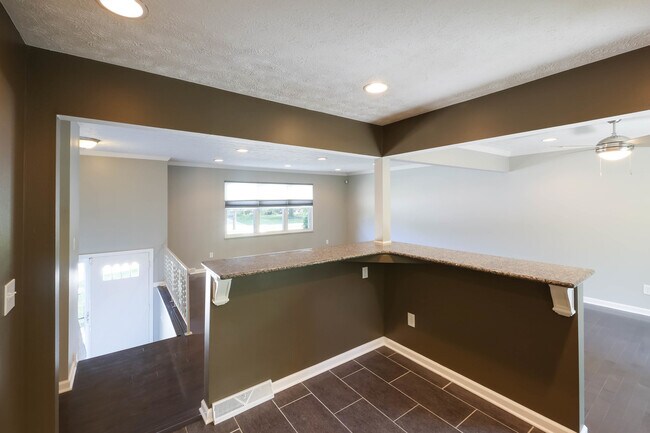Foto del edificio - Renovated Singe Family Bi-Level near South Euclid / Lyndhurst Border!