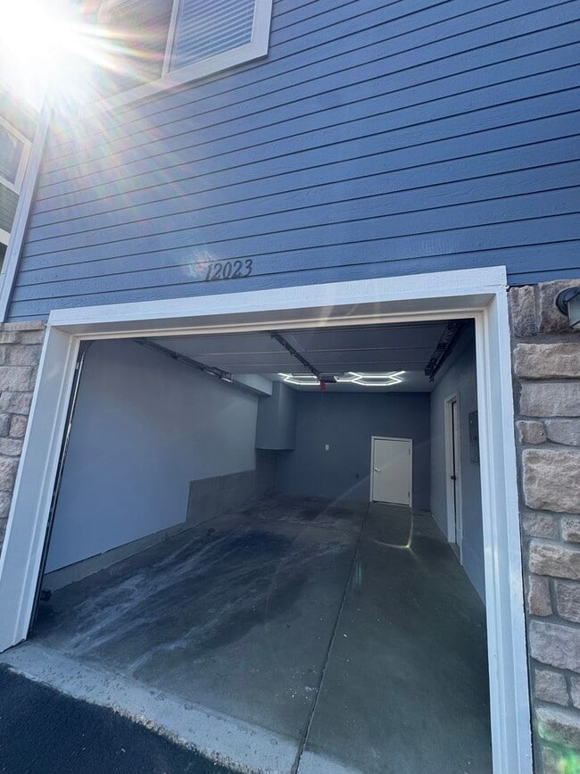 Building Photo - 12023 Monaco St