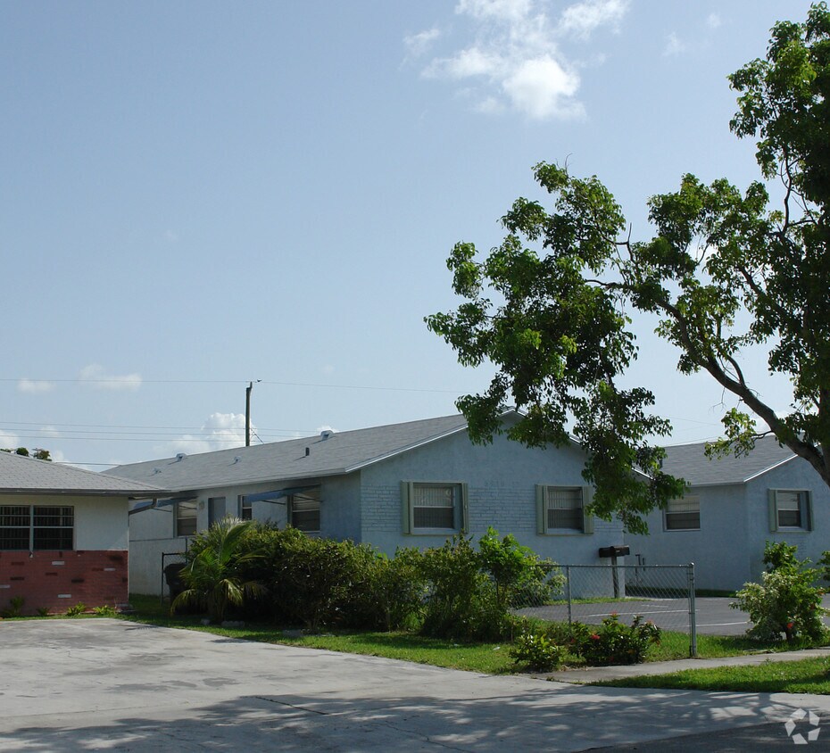 Building Photo - 5920-5922 Garfield St