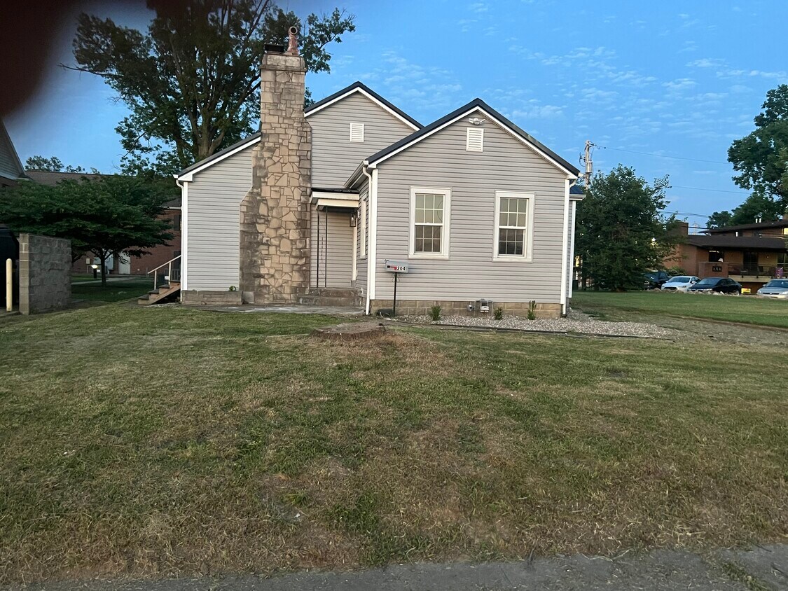 Foto principal - 204 S Frederick St