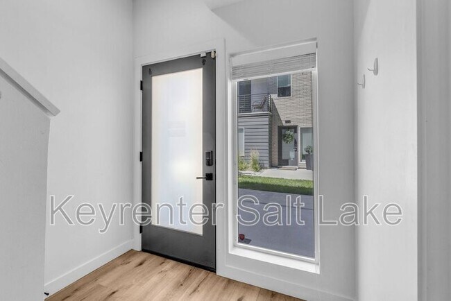 Foto del edificio - 230 W 1300 S St